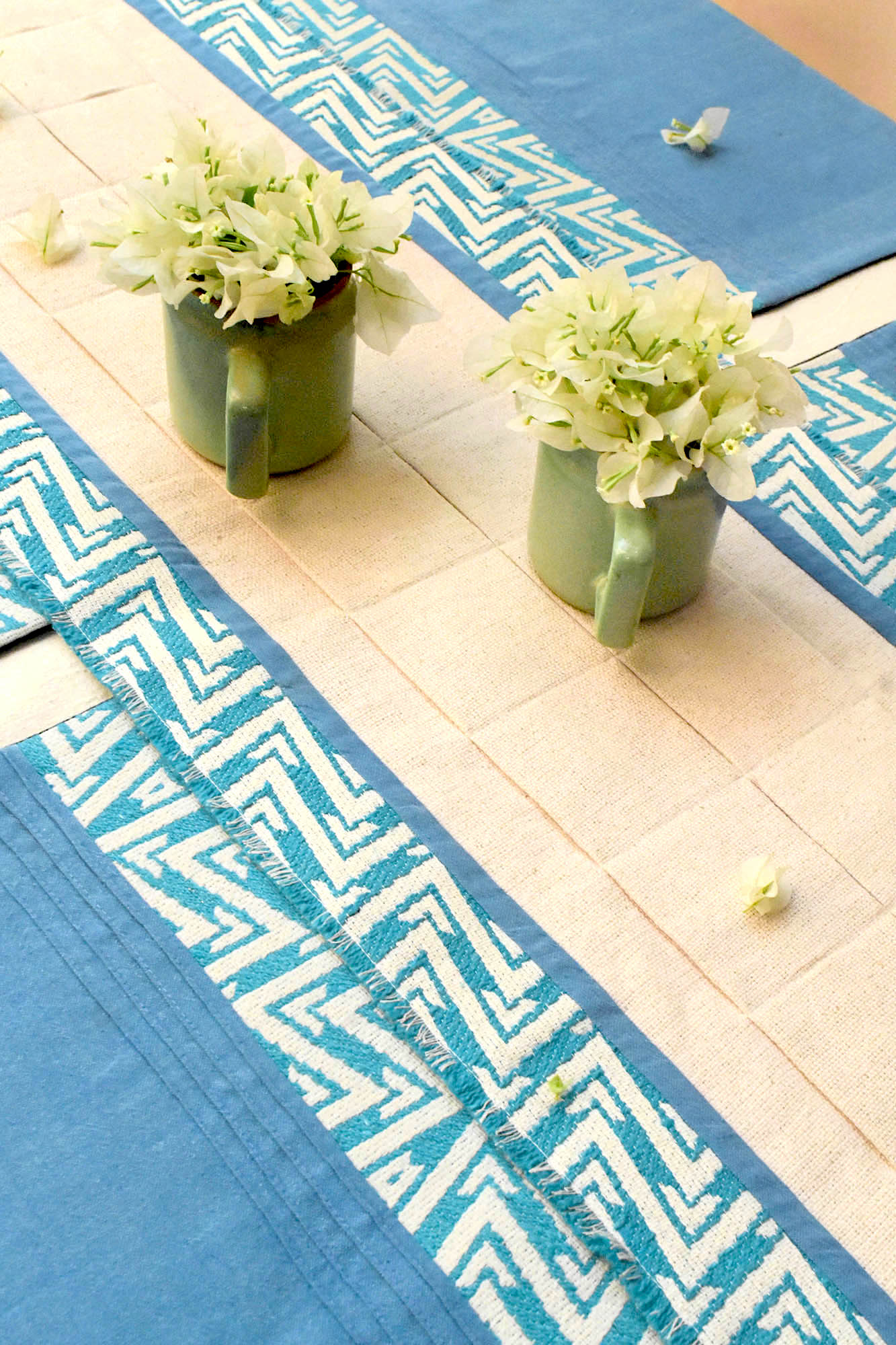 Frais Dining Table Runner And Mats Set of 8