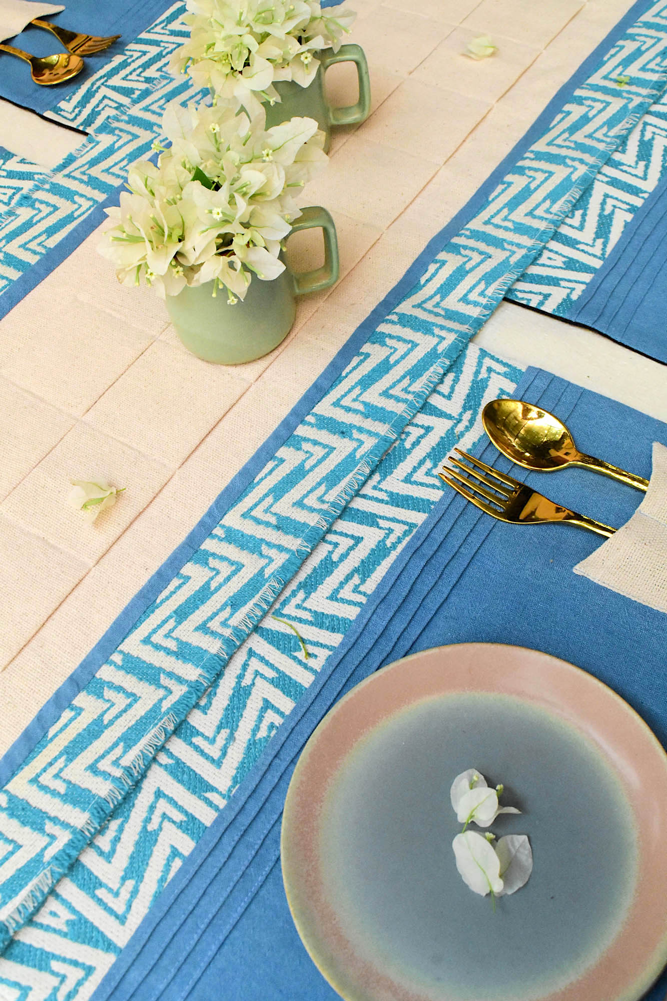 Frais Dining Table Runner And Mats Set of 8