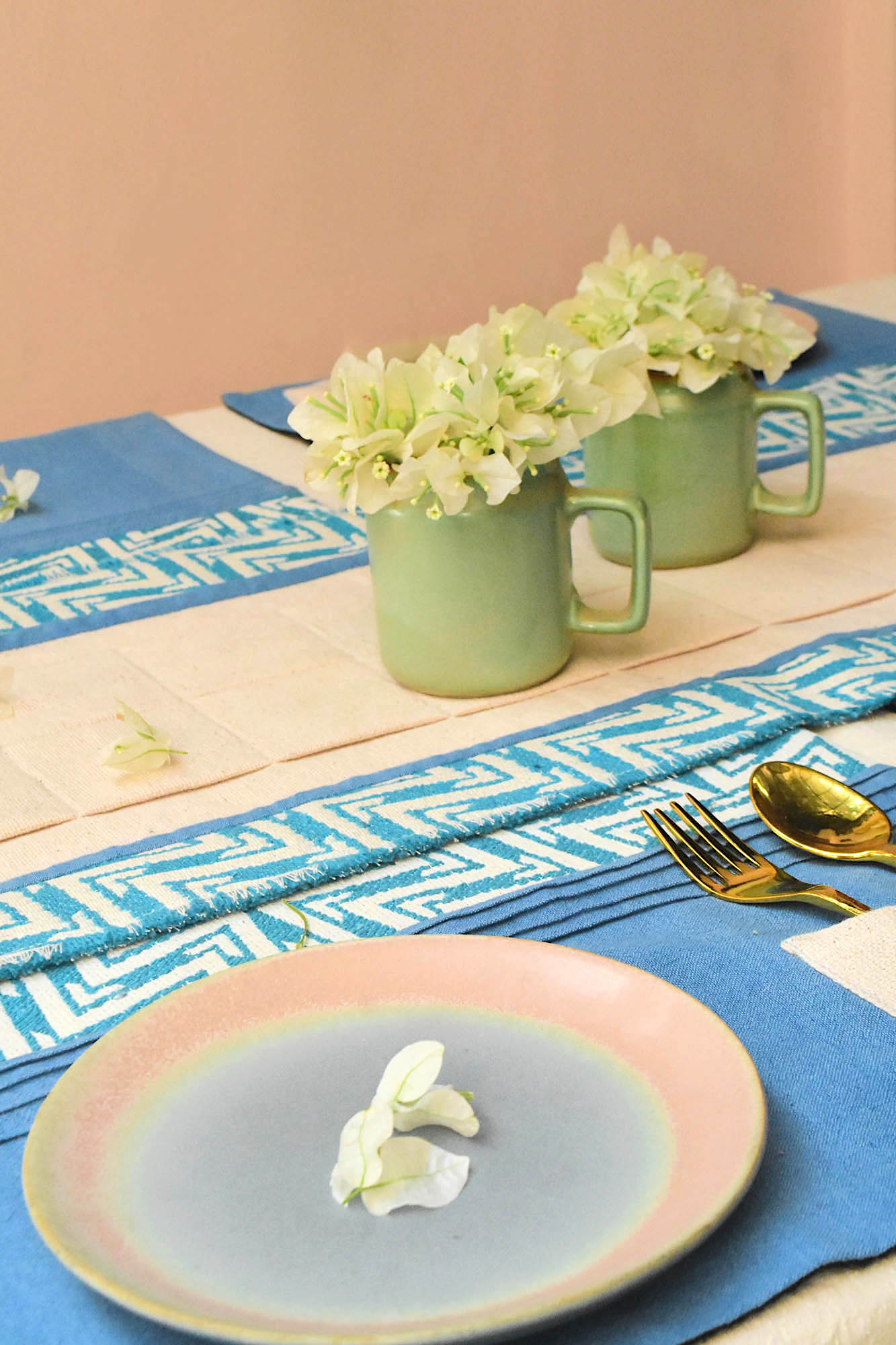 Frais Dining Table Runner And Mats Set of 8