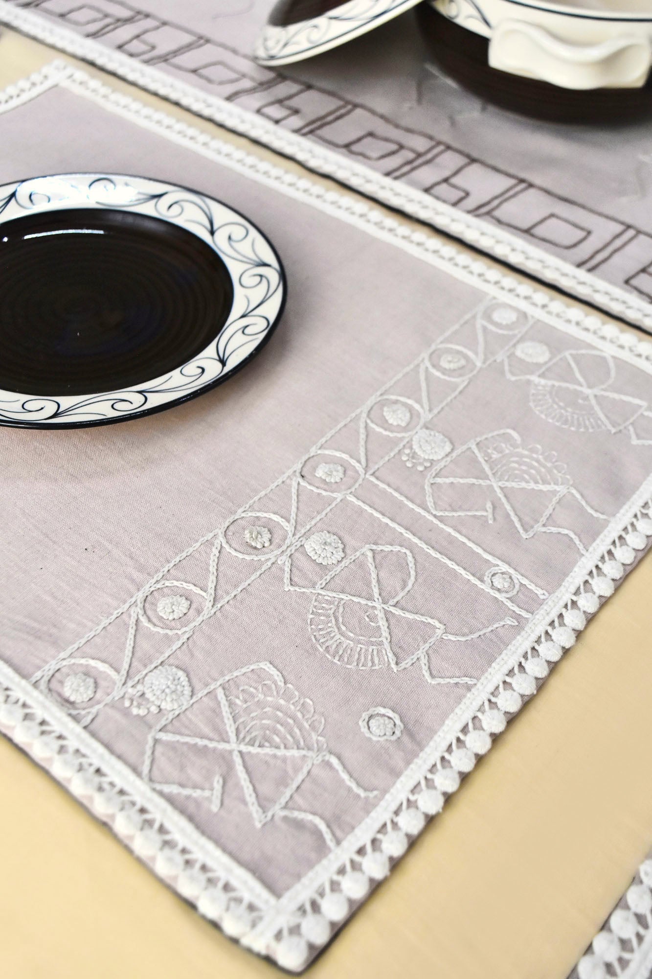 Attin Dining Set of A Table Runner And 8 Table Mats- sold