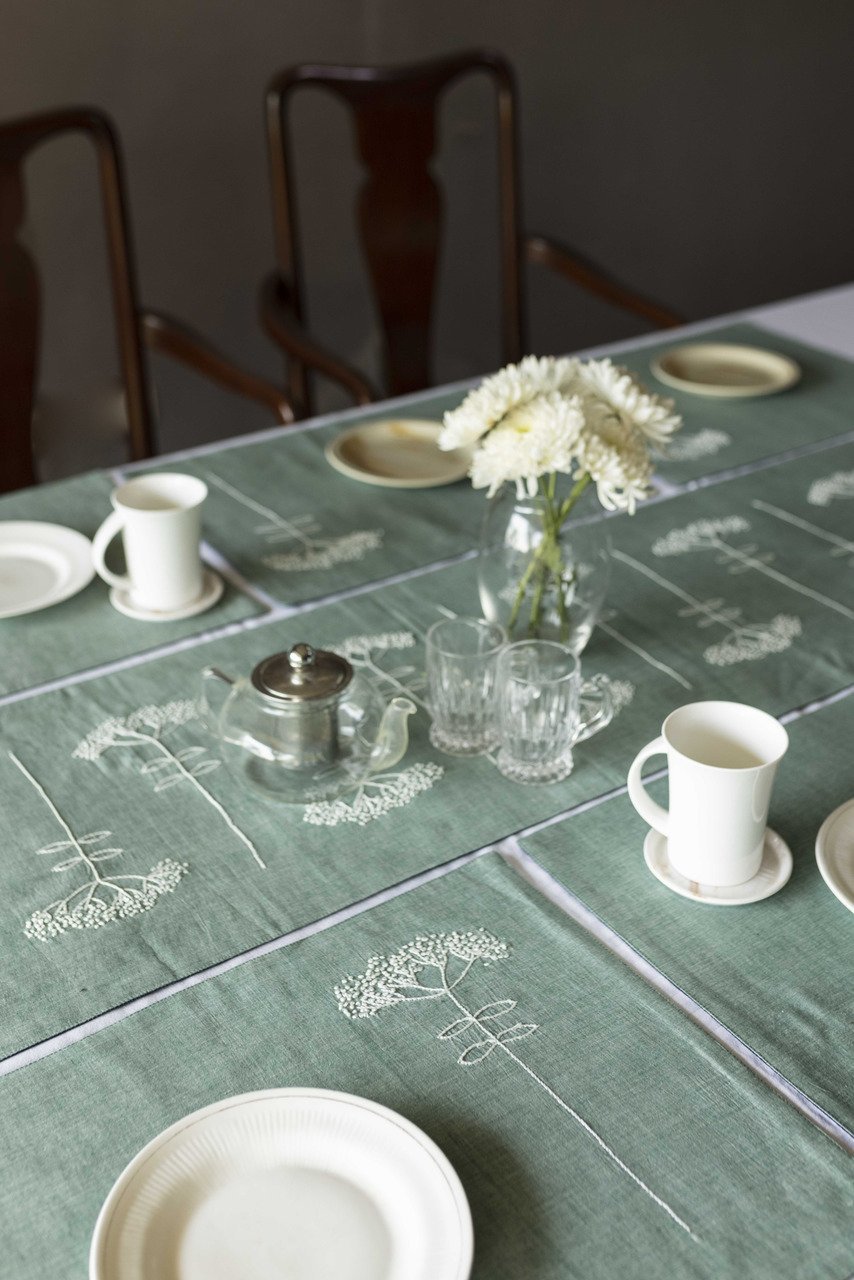Daven Dining Table Runner And Mats Set of 6