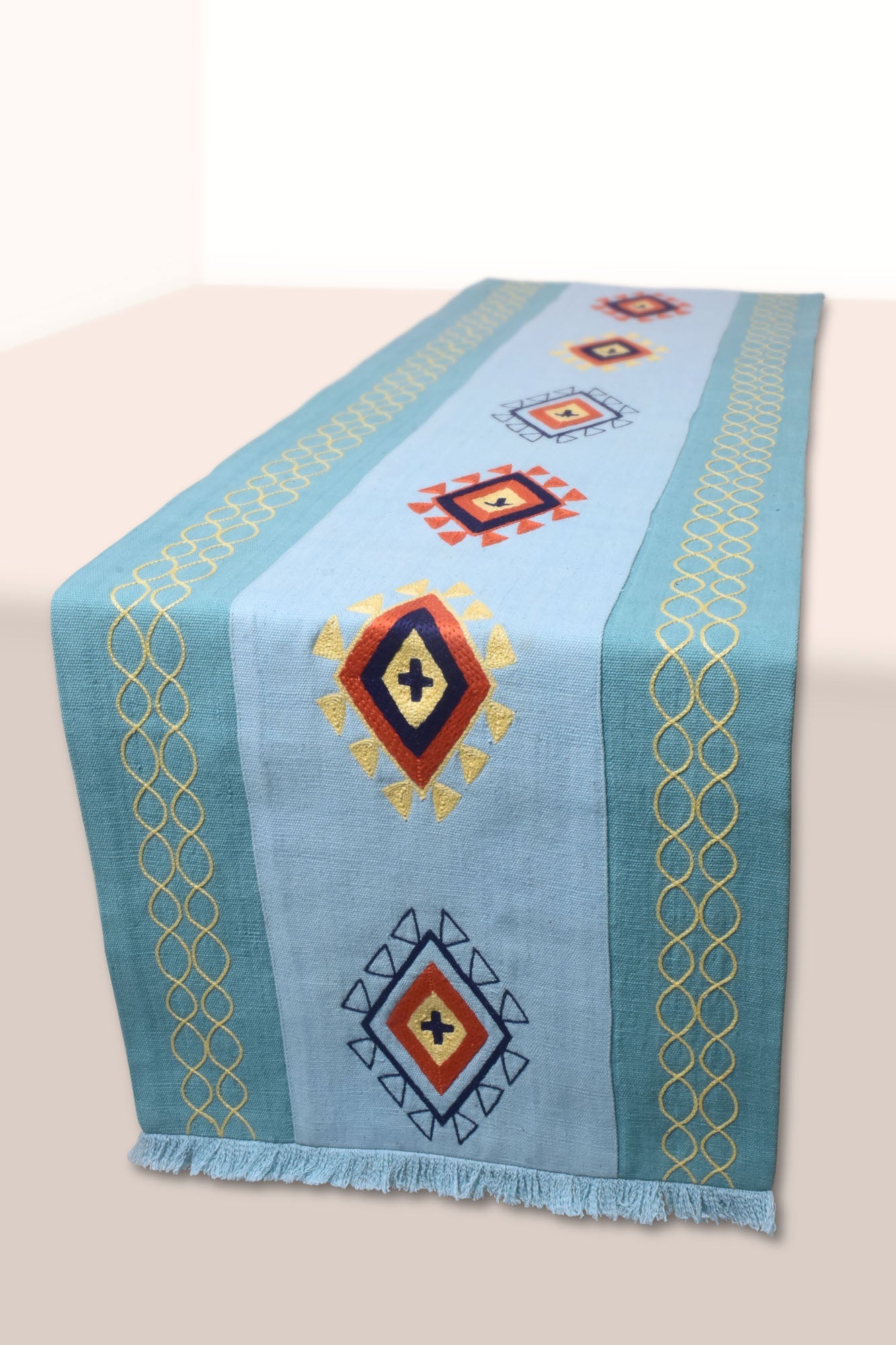 Atlas Dining Set of A Table Runner And 8 Table Mats