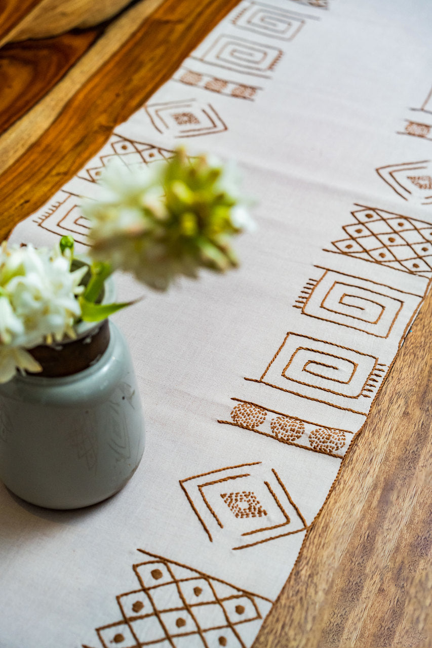 Medio lago Dining Set of A Table Runner And 6 Table Mats