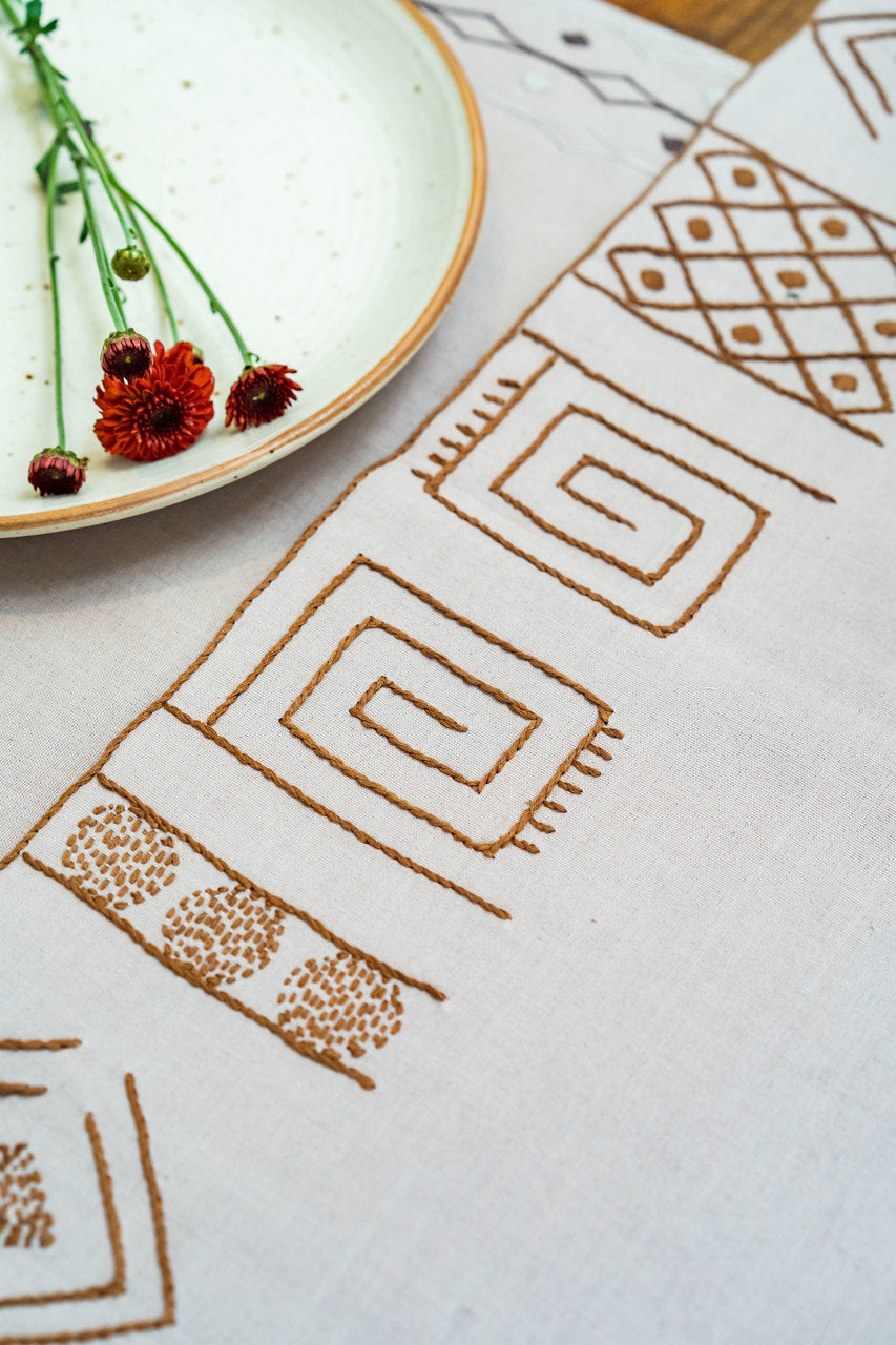 Medio lago Dining Set of A Table Runner And 6 Table Mats