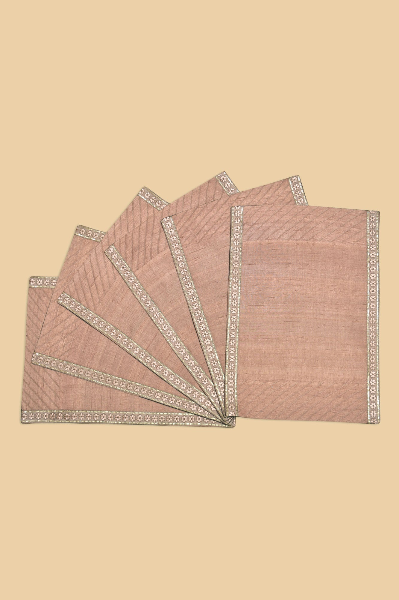 Cacao Dining Set of a Table Runner and 6 Table Mats
