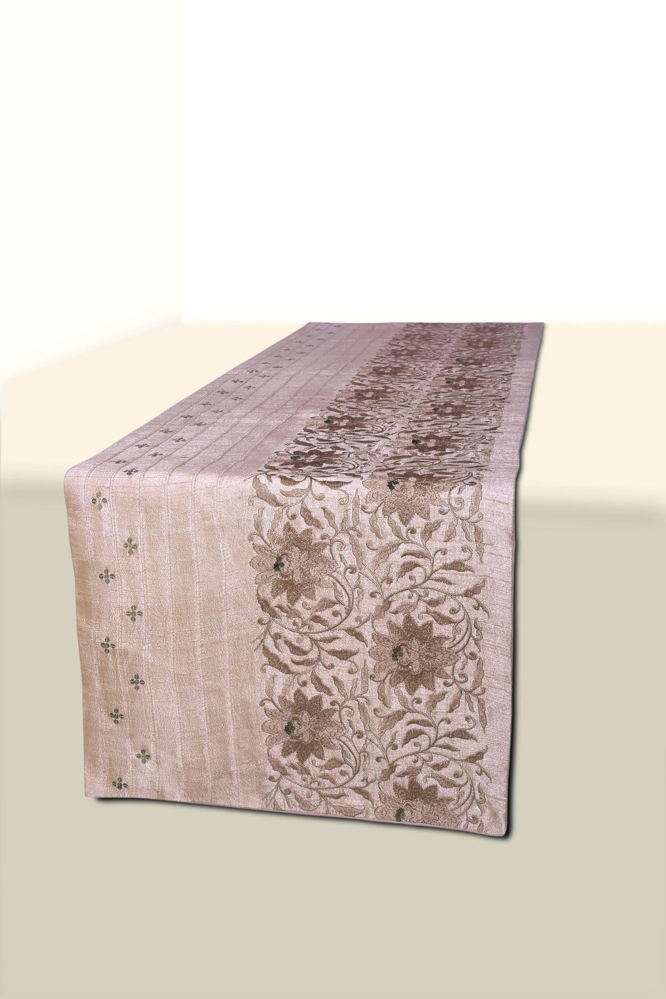 Cora Dining Set of a Table Runner and 6 Table Mats