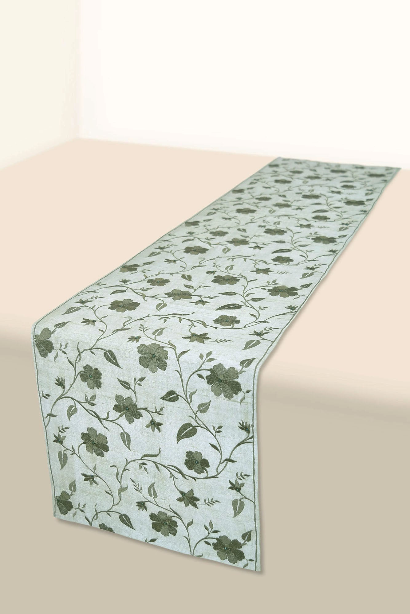 Esther Dining Set of a Table Runner and 6 Table Mats
