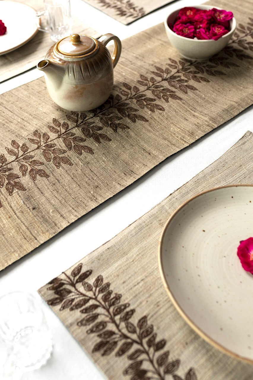 Recherché Dining Table Runner And Mats Set of 6