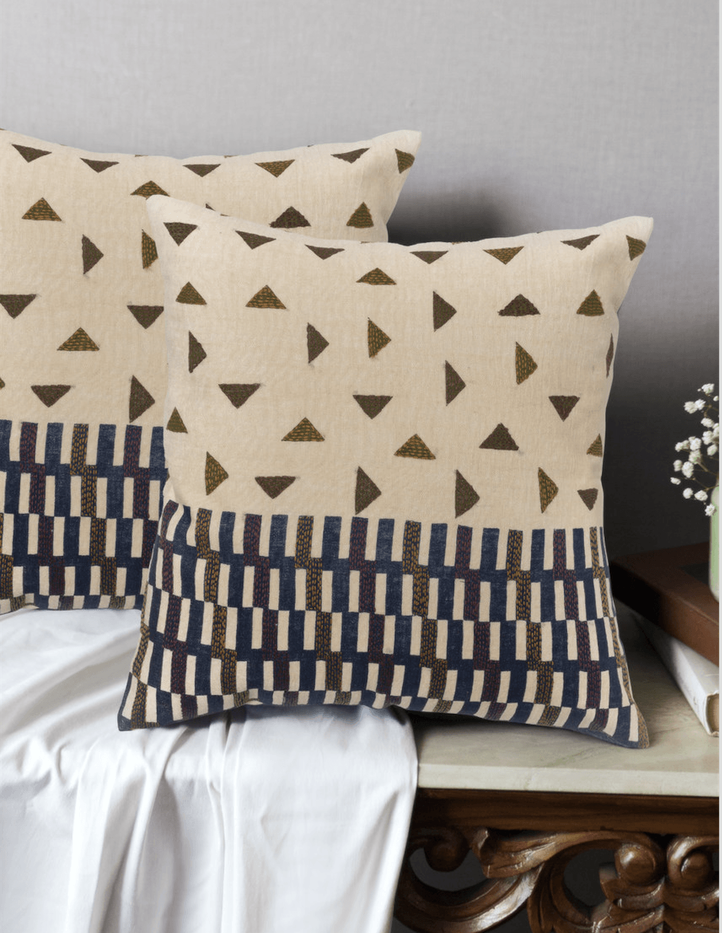 Retrouvailles Cushions - Set Of 2 Pcs - Veaves
