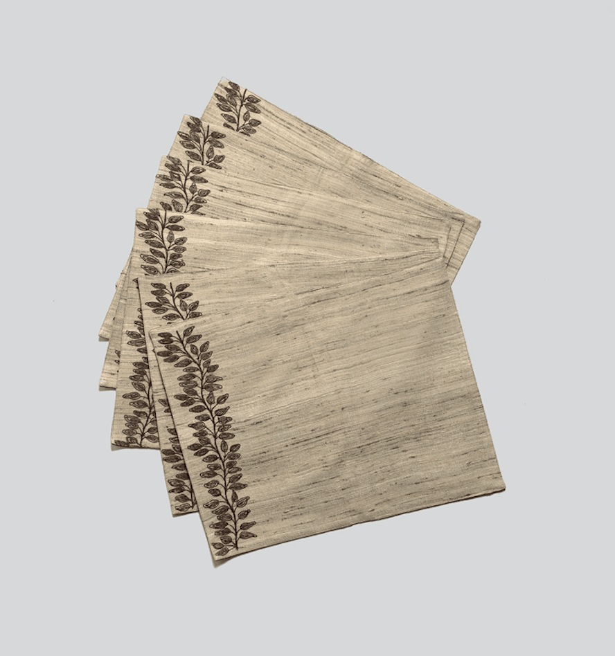 Recherché Dining Table Runner And Mats Set of 6