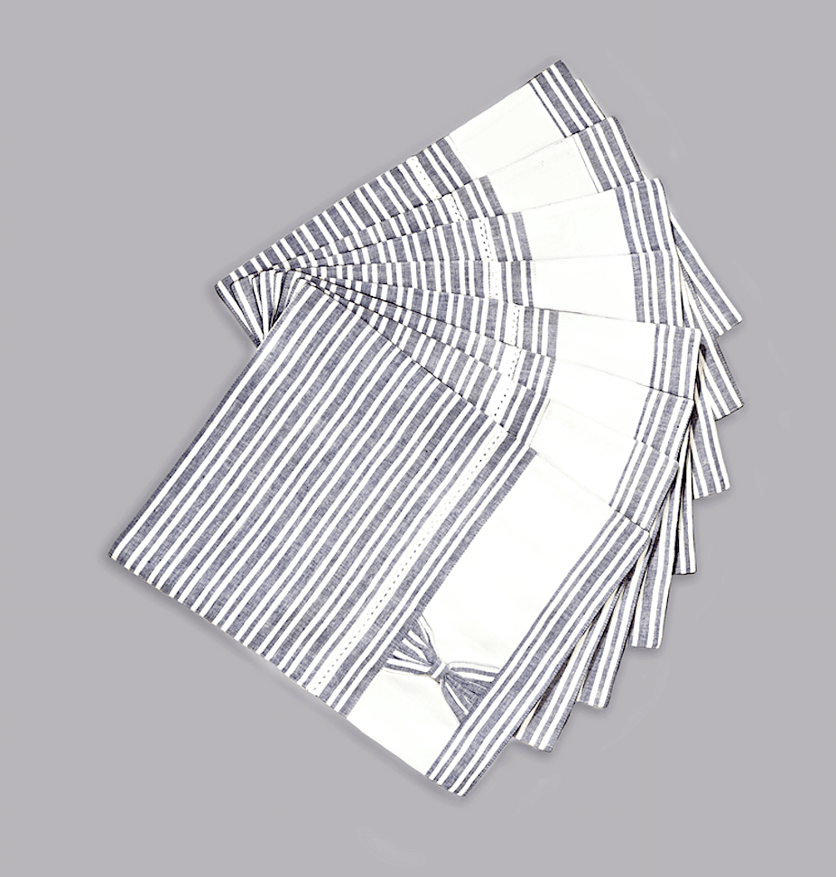 LAGOM - Dining Set Of Table Runner And 8 Table Mats. - Veaves