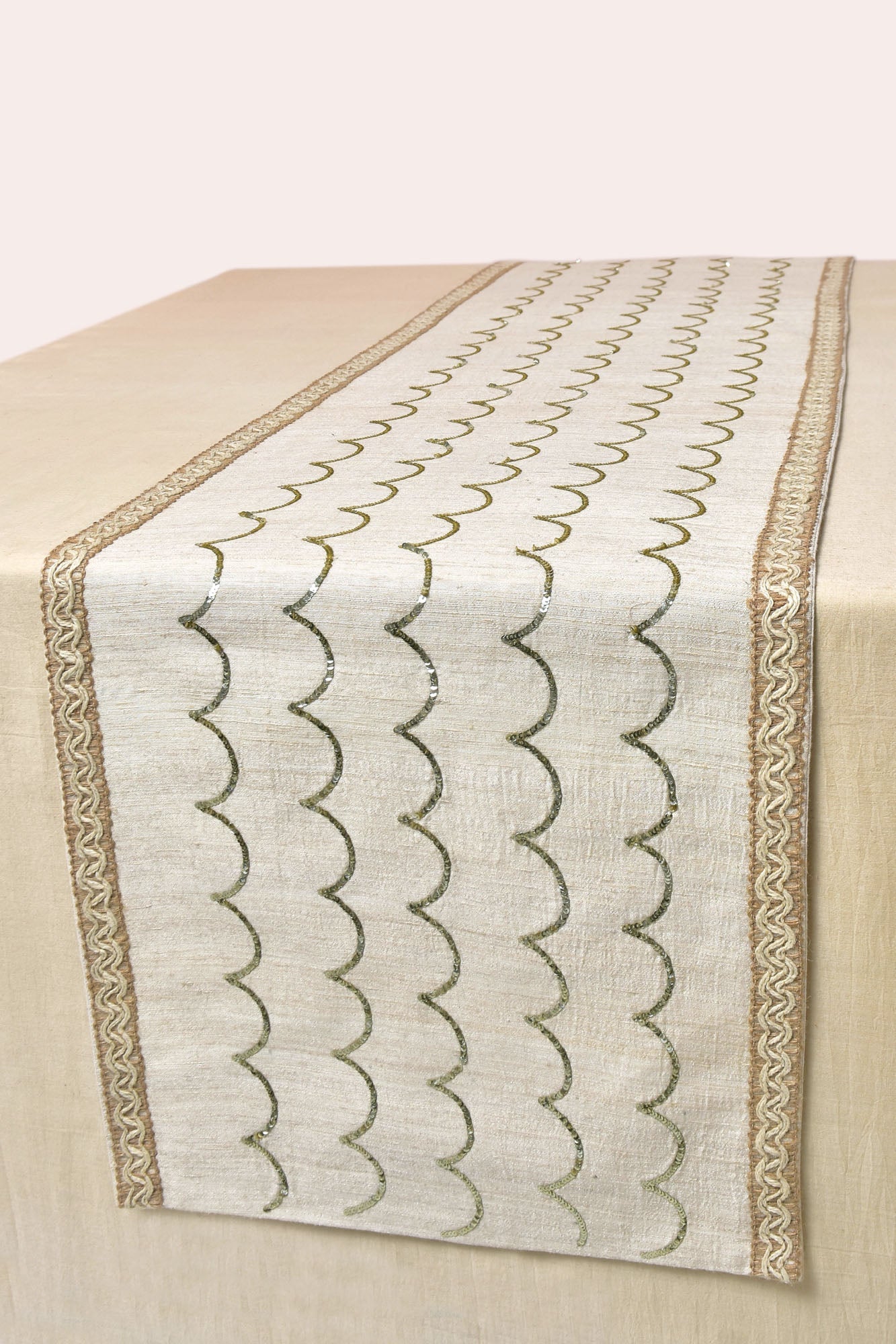 Calor Dining Table Runner And Mats Set of 6