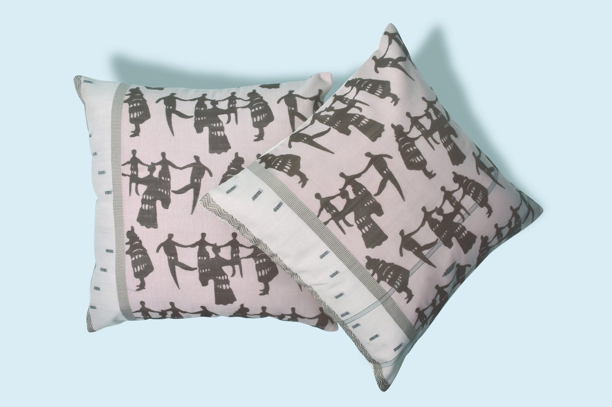 Safarnama Cushion - 1 pc - Veaves