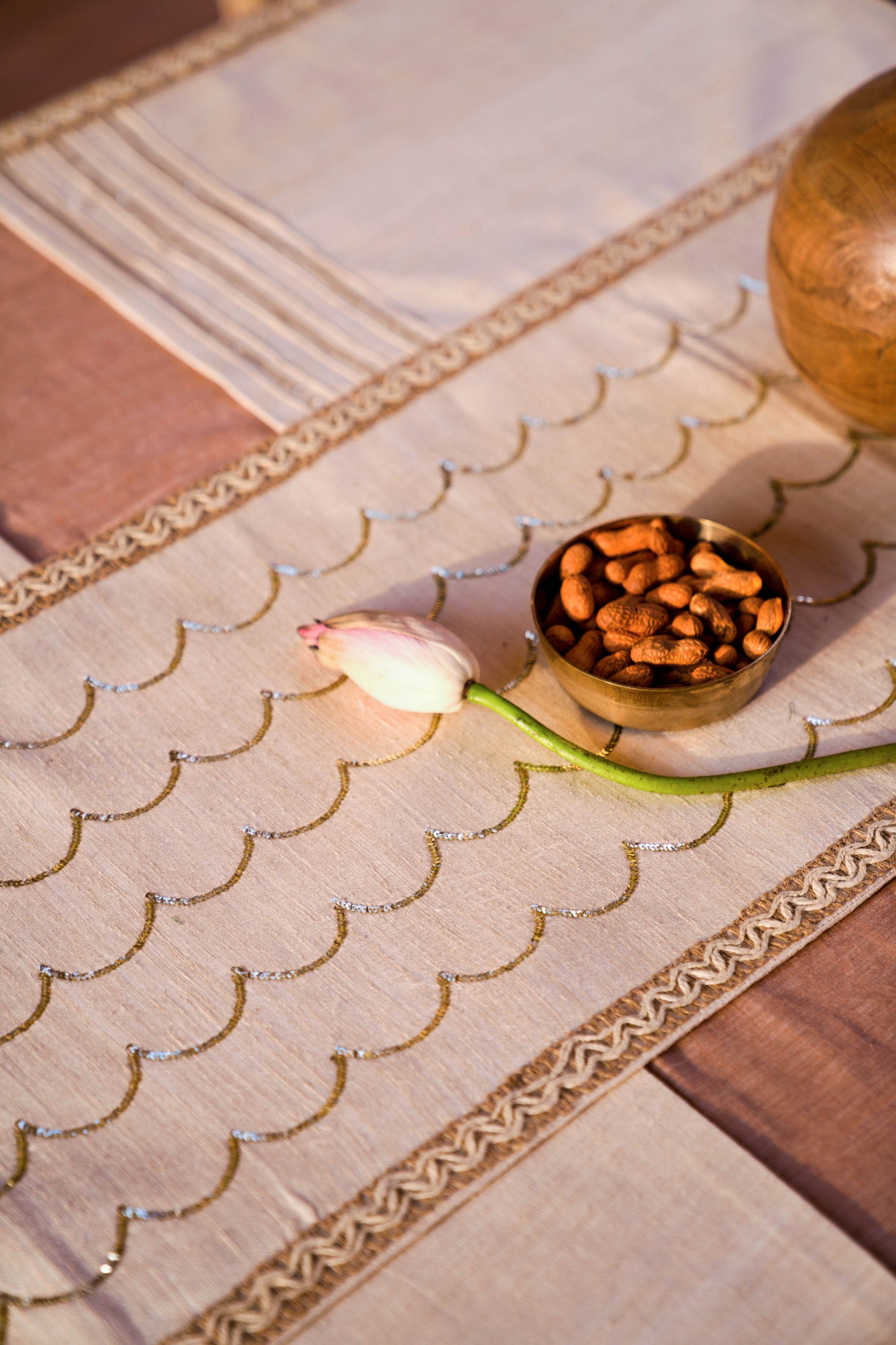 Calor Dining Table Runner And Mats Set of 6