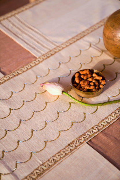 Calor Dining Table Runner And Mats Set of 6
