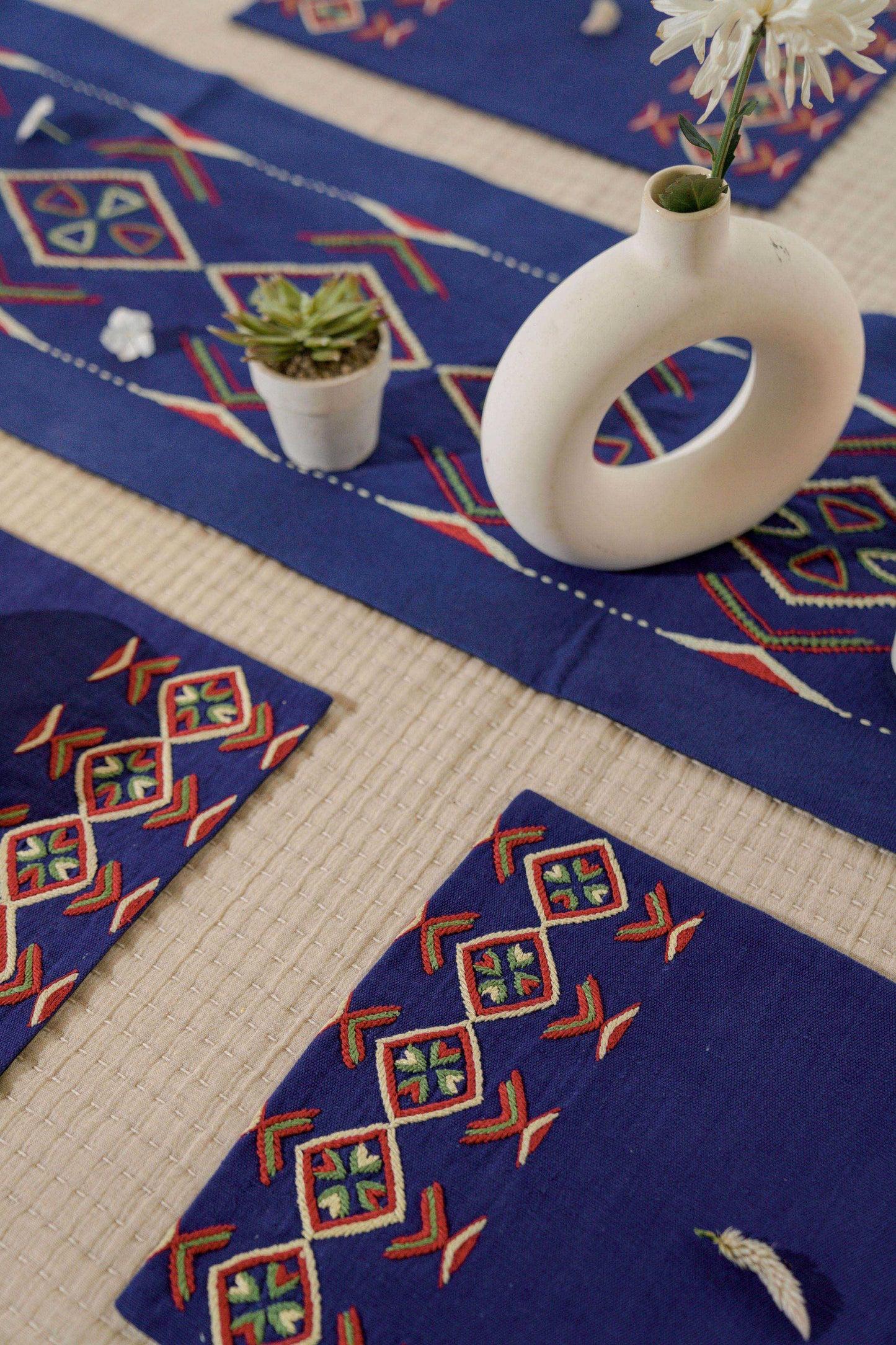 Damian Dining Table Runner And Mats Set of 8