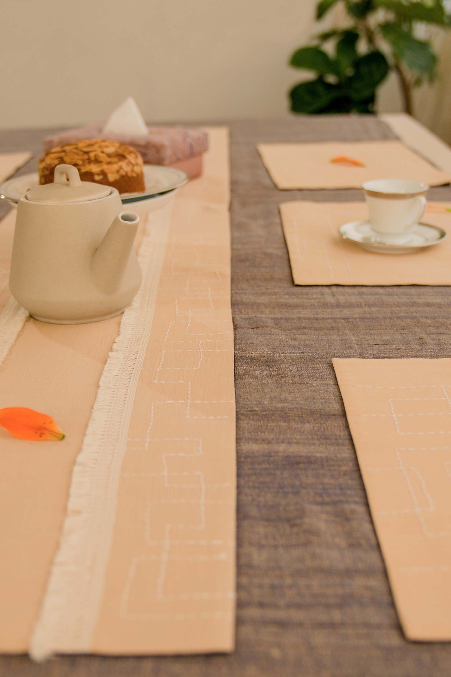 Antistrofí Dining Table Runner And Mats Set of 6