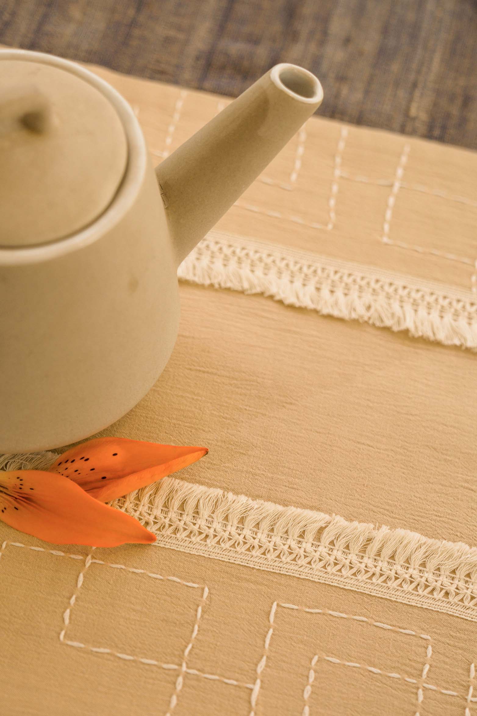 Antistrofí Dining Table Runner And Mats Set of 6