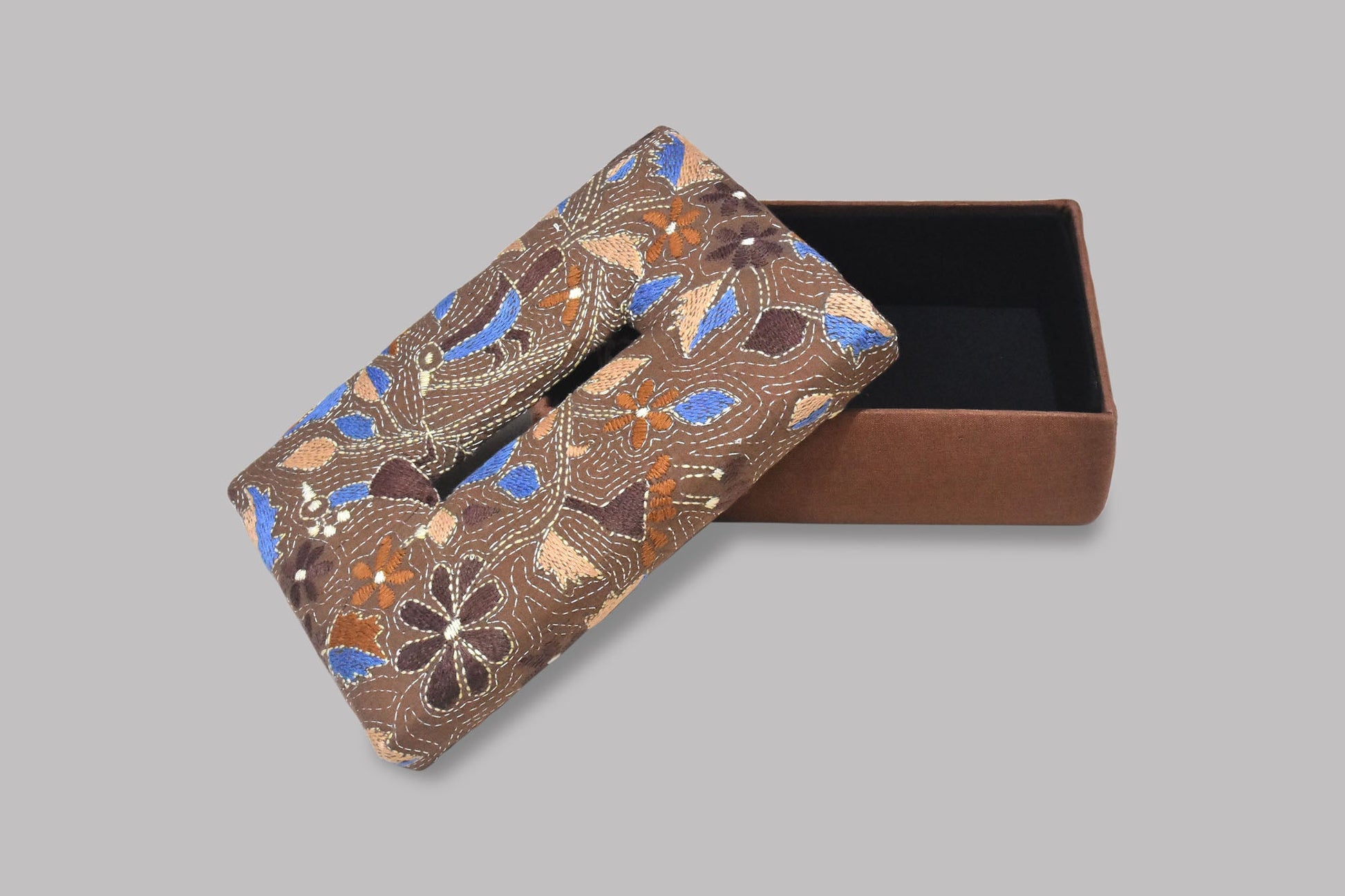 Aiyana - Hand Woven Tissue Box - Veaves