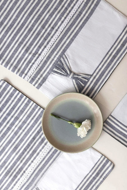 Papillon Table Mats With Cutlery Pocket - Set Of 8 Pcs - Veaves