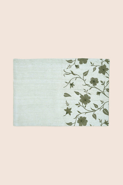 Esther Dining Set of a Table Runner and 6 Table Mats