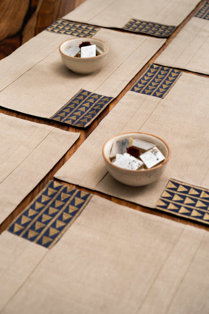 Mauvenmine Dining Table Runner And Mats Set of 6 