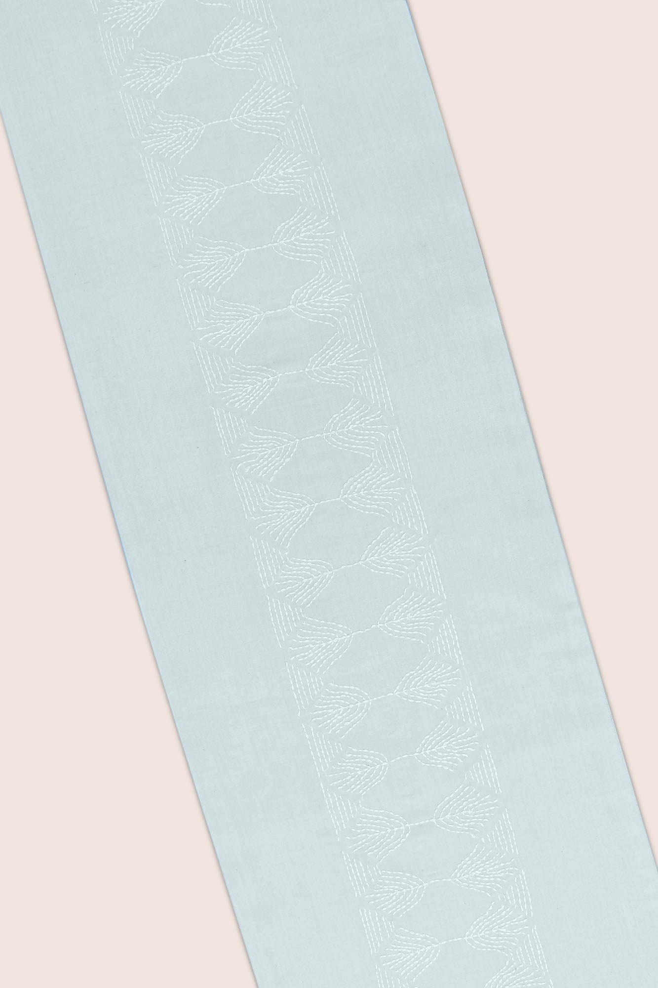 Amila - Dining Set Of A Table Runner And 6 Table Mats - Veaves