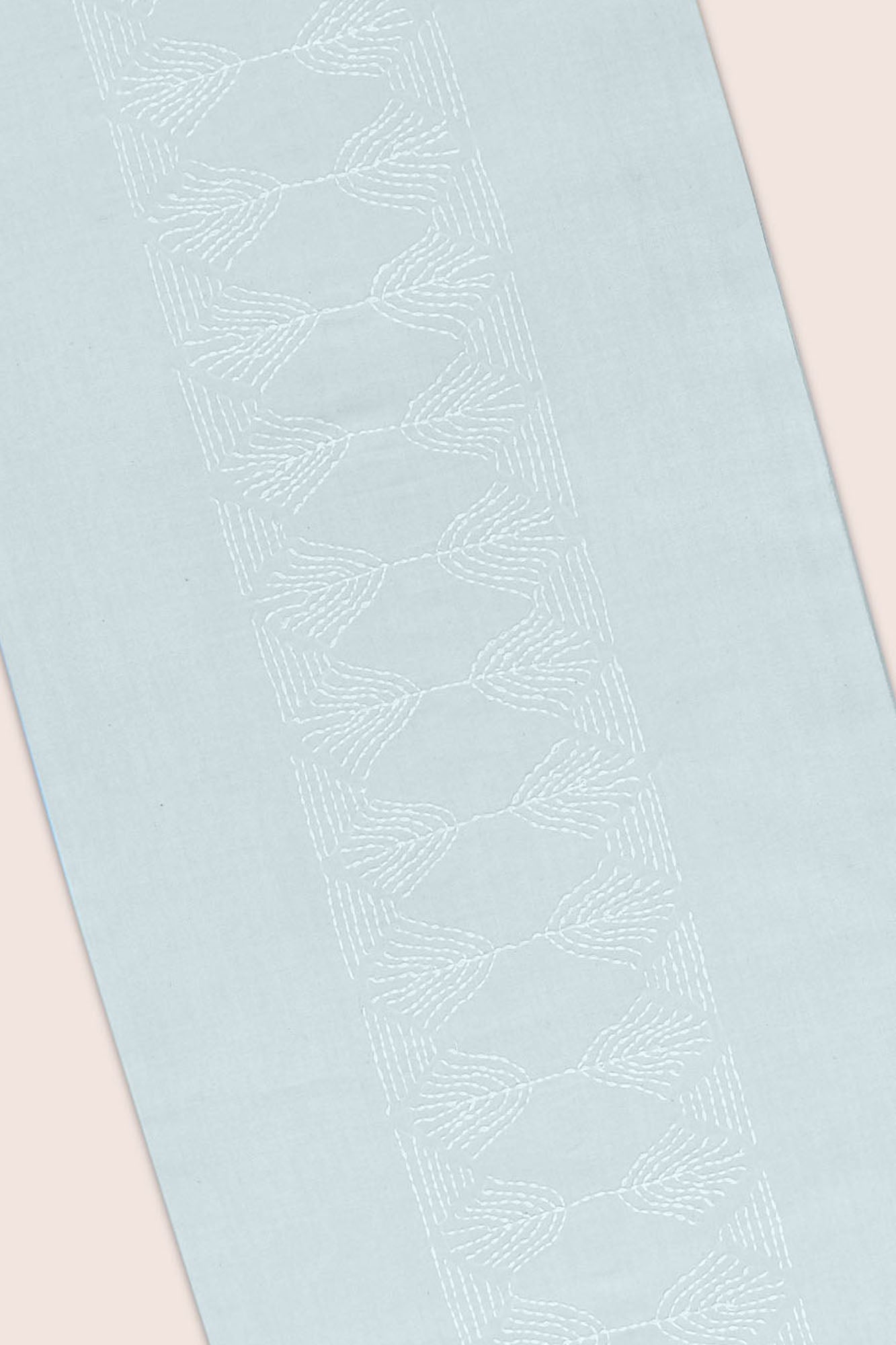 Amila - Dining Set Of A Table Runner And 6 Table Mats - Veaves