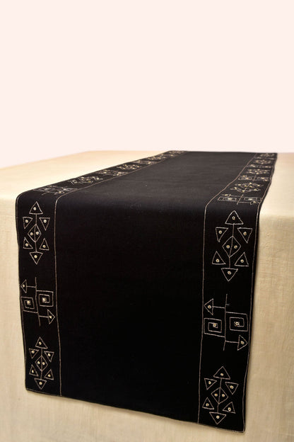 Nova - Dining Set Of Table Runner and 8 Table Mats - Veaves