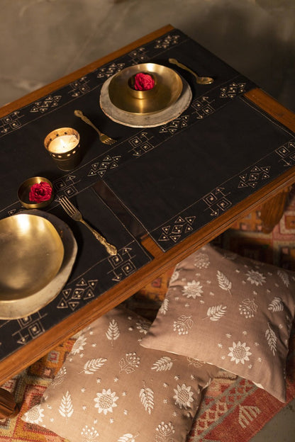 Nova - Dining Set Of Table Runner and 8 Table Mats - Veaves