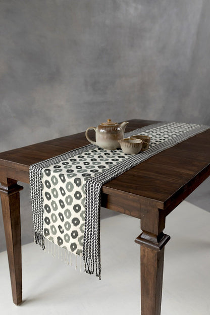Wide-eyed -Table Runner - Veaves